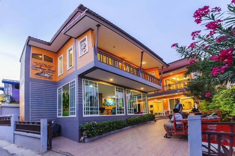 The Harbor Front เกาะล้าน Hotell Eksteriør bilde